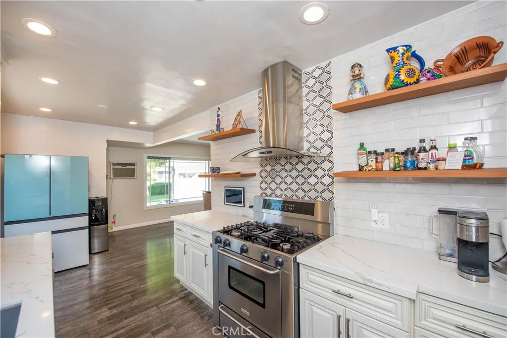 556 N Billow