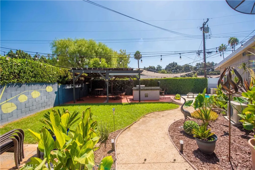 556 N Billow