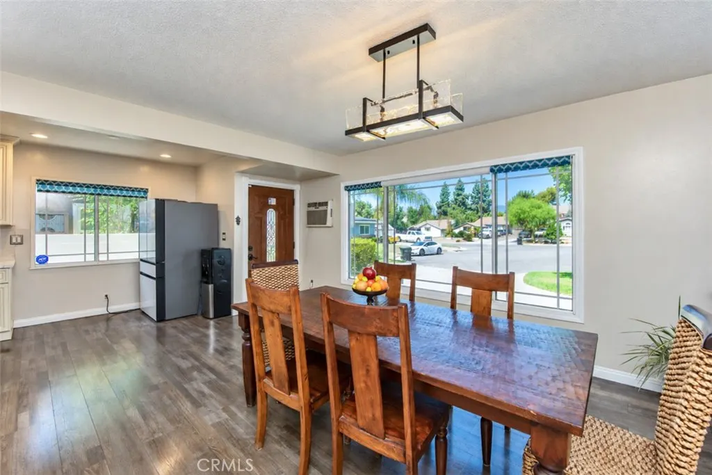556 N Billow