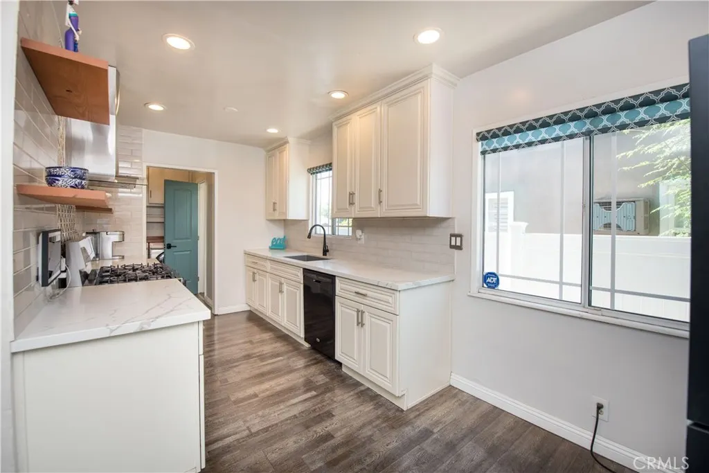 556 N Billow