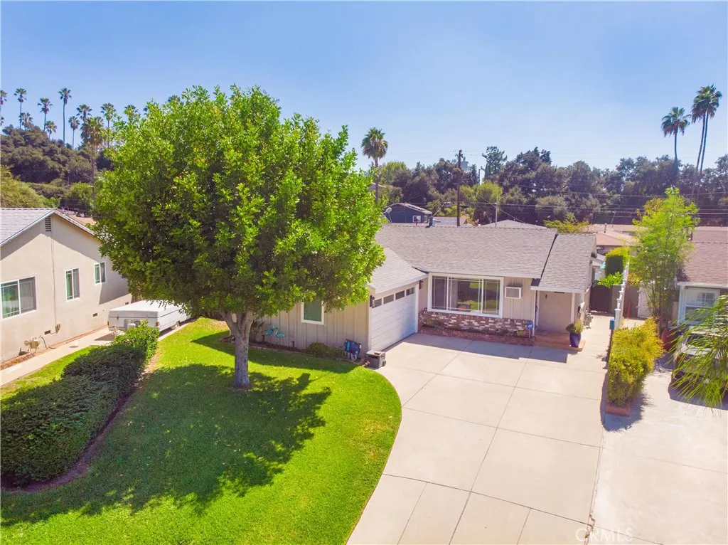 556 N Billow