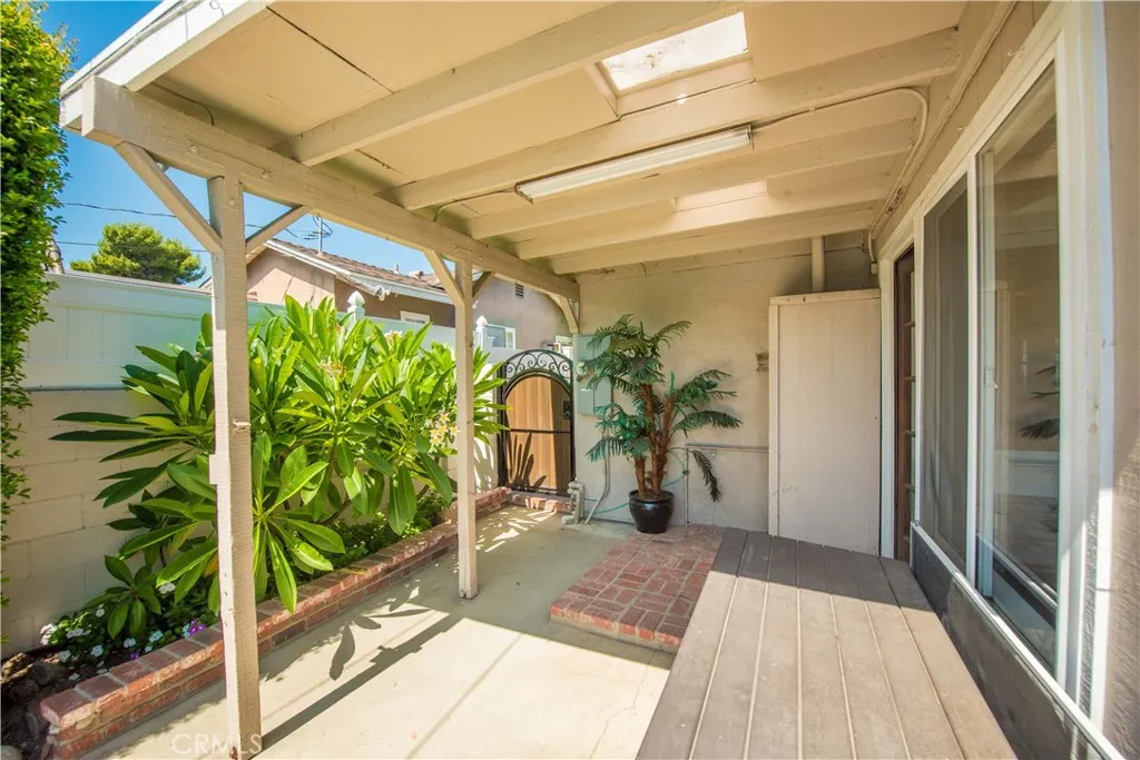556 N Billow