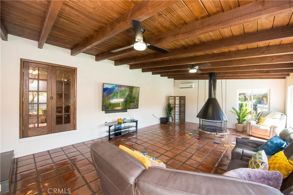556 N Billow