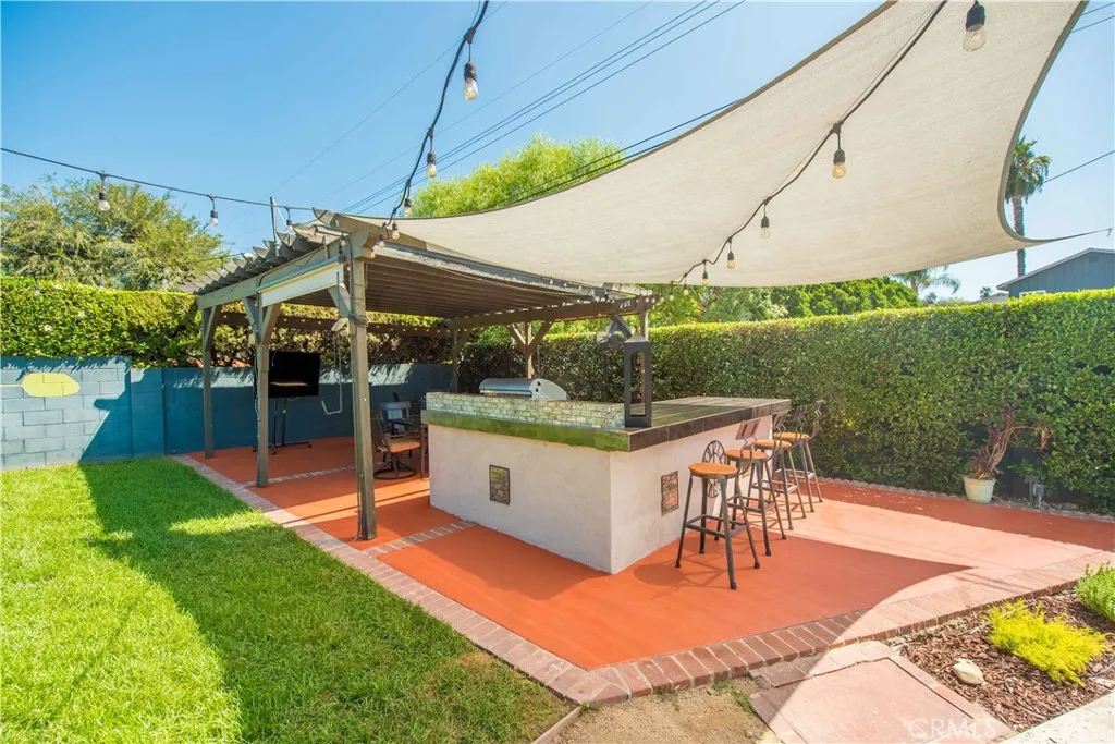 556 N Billow