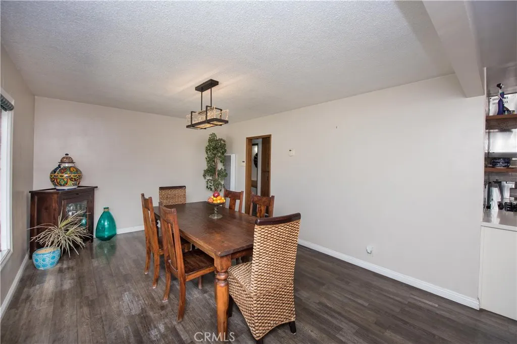 556 N Billow