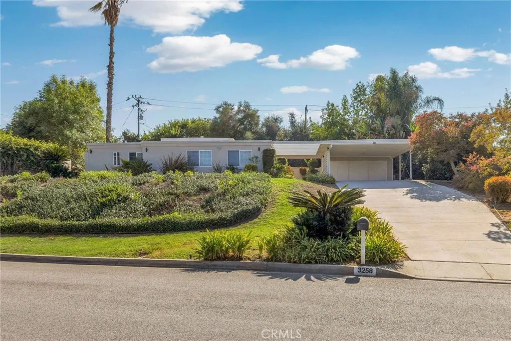 3258 E Whitebirch Drive