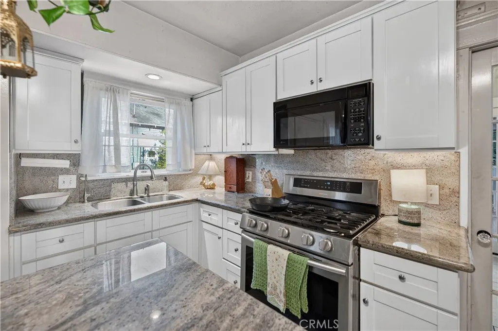 410 E Alvarado