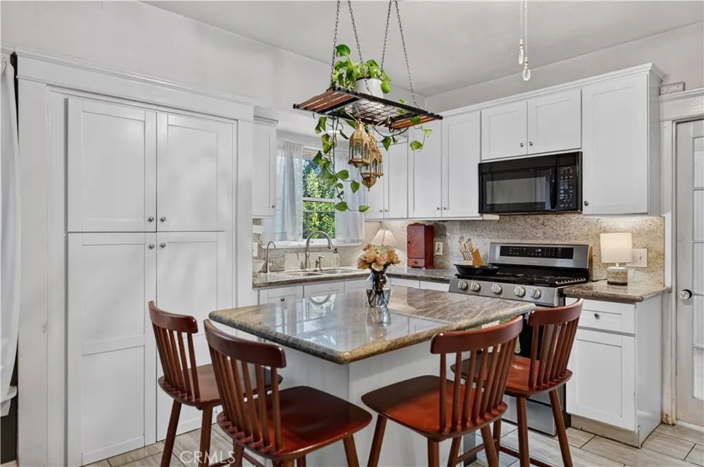 410 E Alvarado