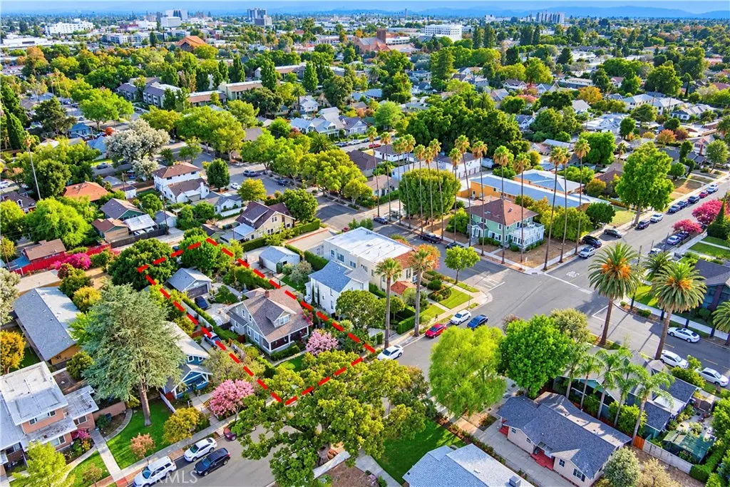 410 E Alvarado