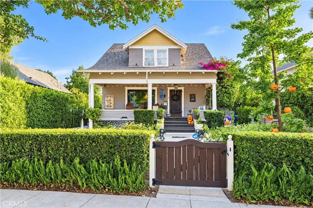 410 E Alvarado