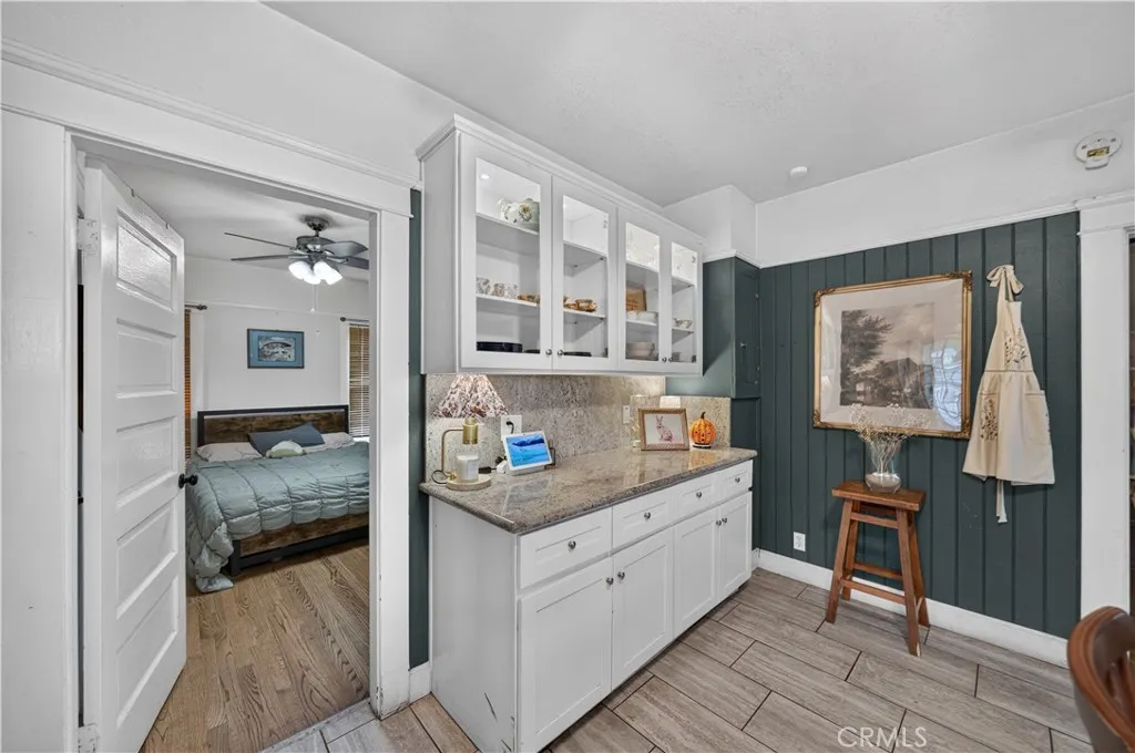 410 E Alvarado