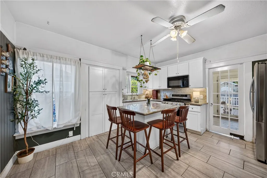 410 E Alvarado