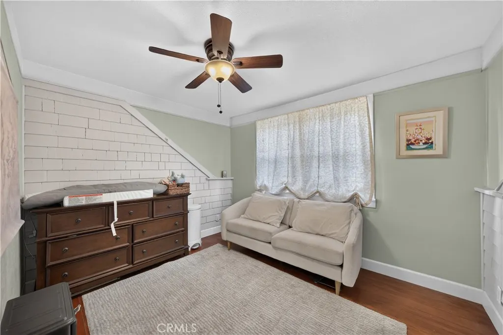 410 E Alvarado