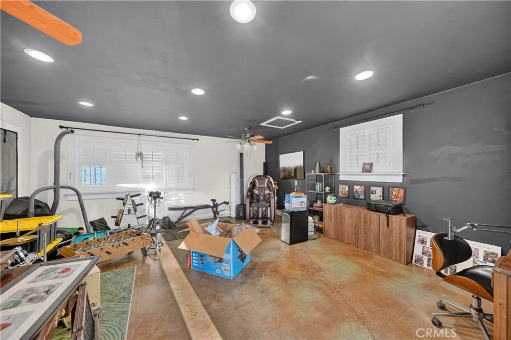 410 E Alvarado