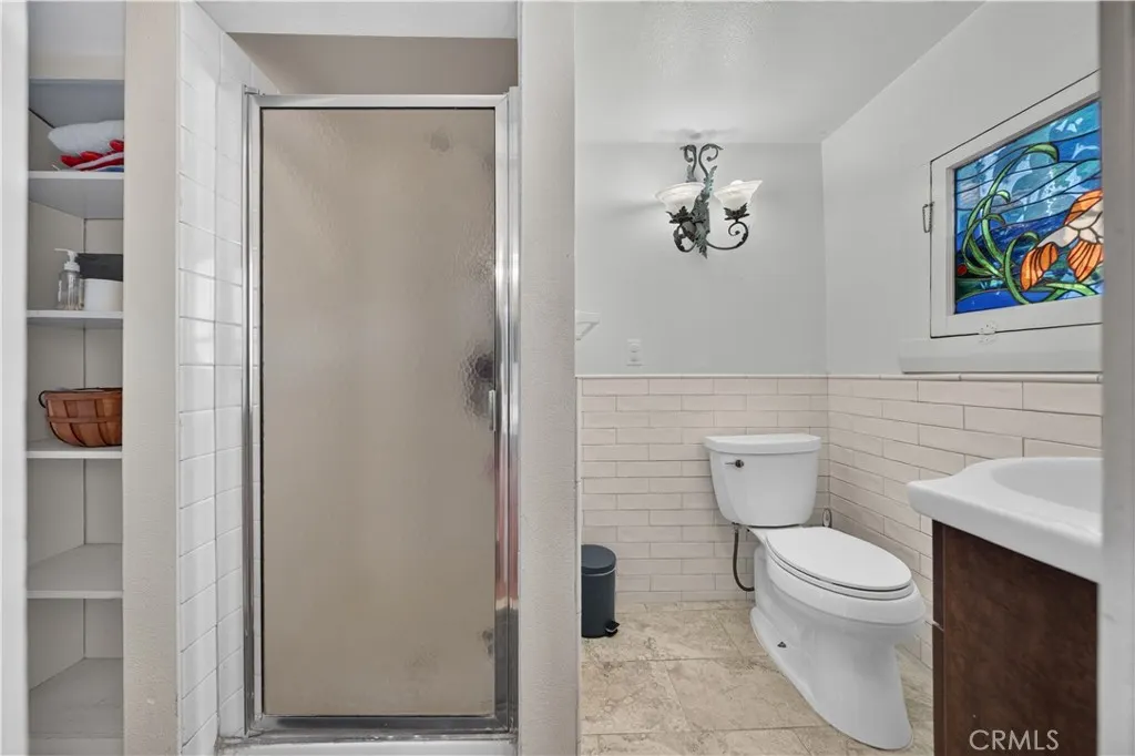 410 E Alvarado