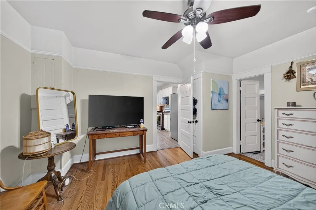 410 E Alvarado