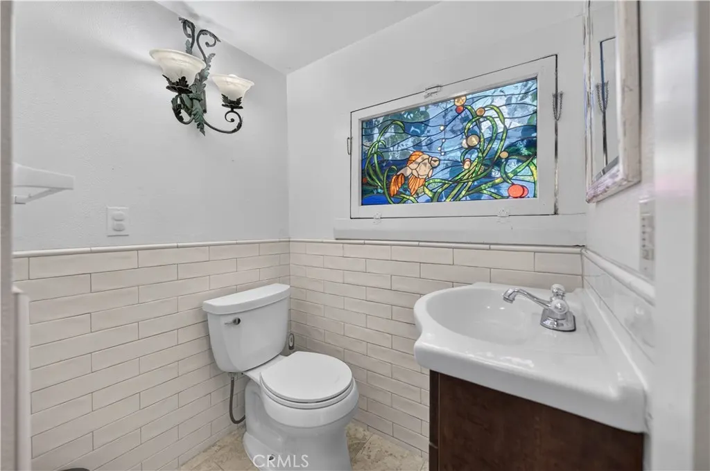 410 E Alvarado