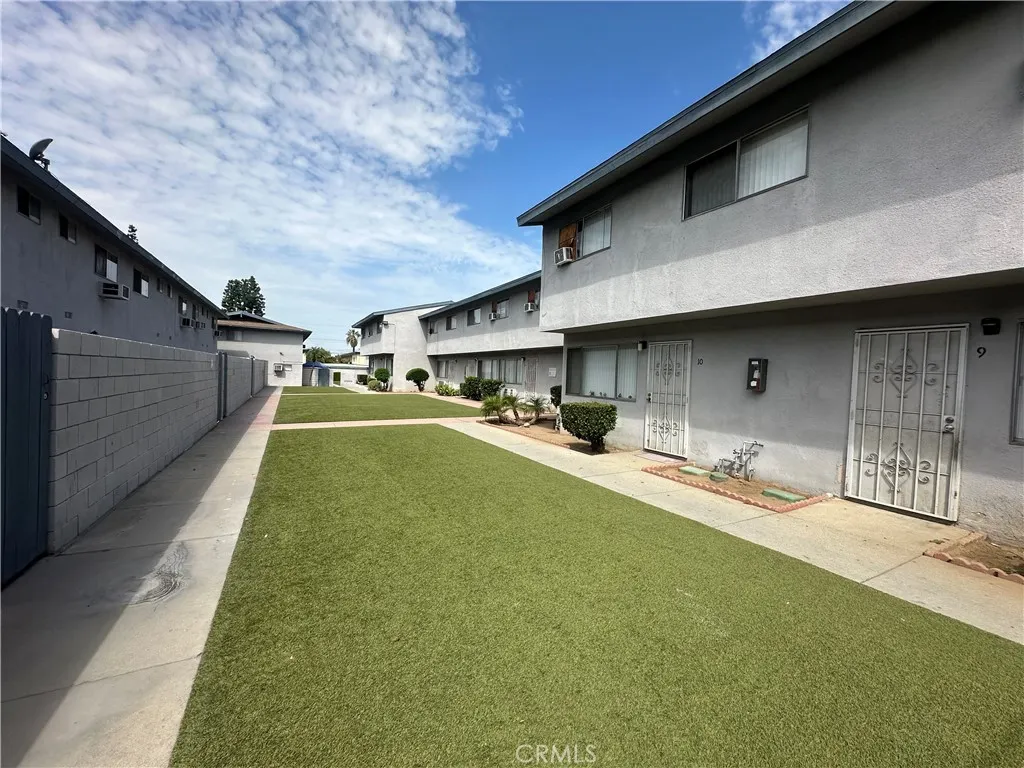1831 E Grovecenter