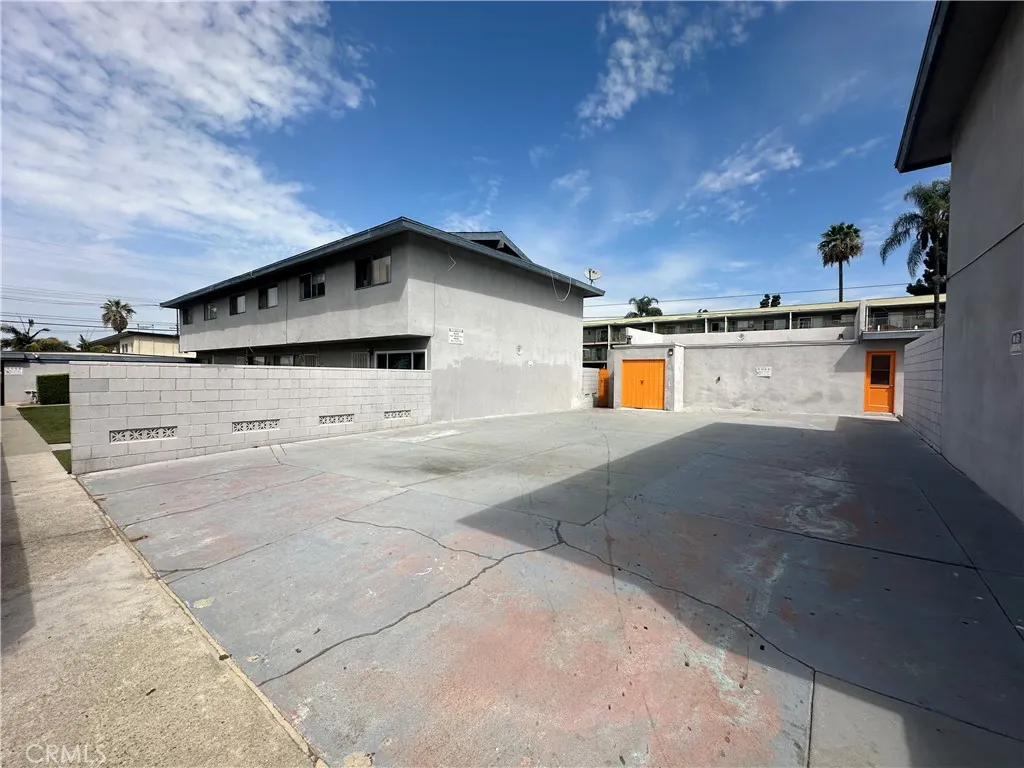 1831 E Grovecenter