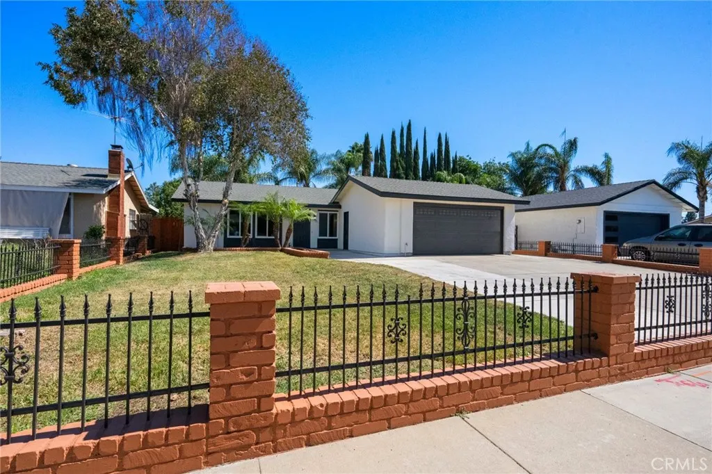 2863 S Cypress Point