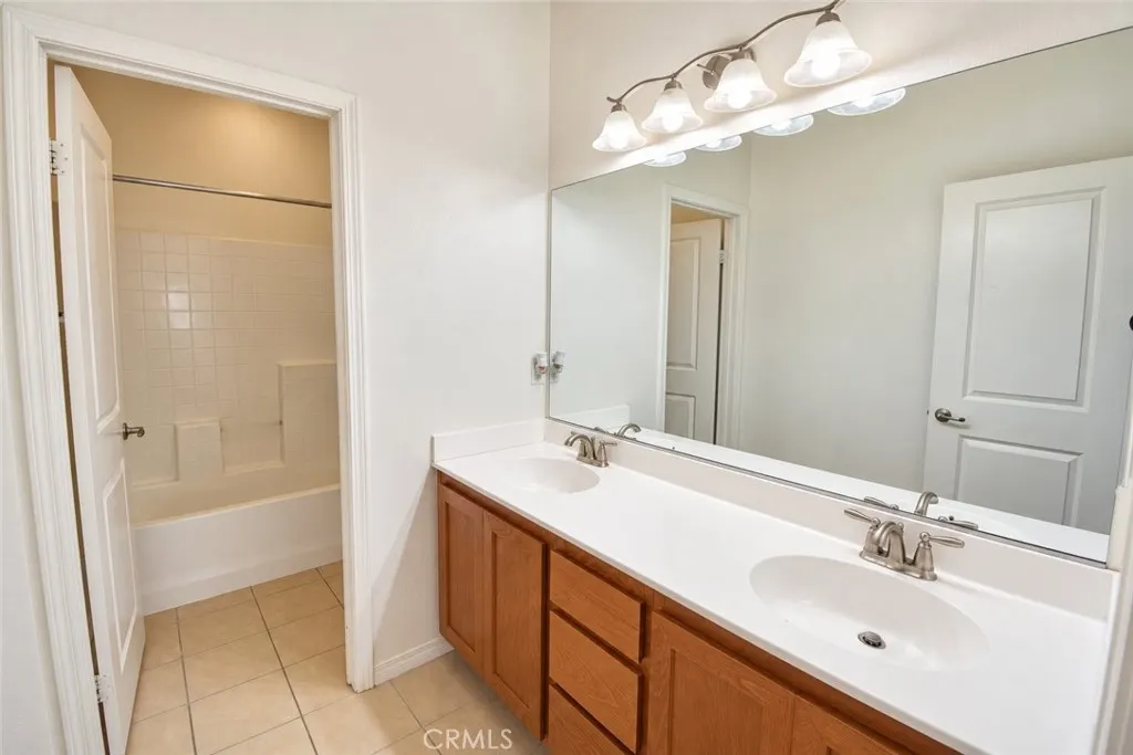 119 West Via Rua Flores