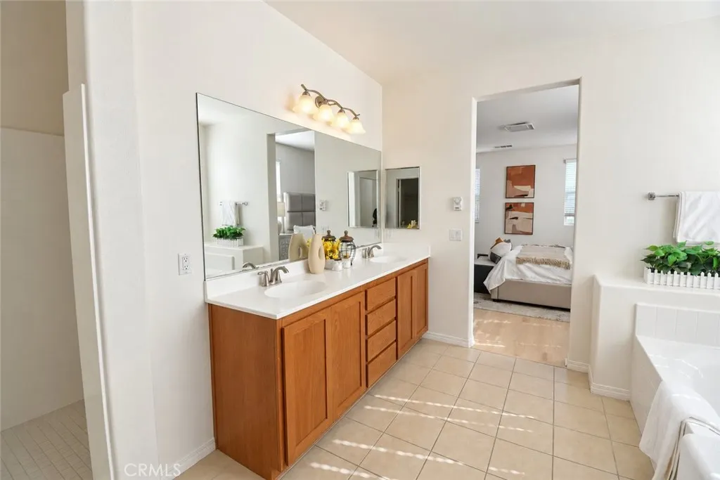 119 West Via Rua Flores