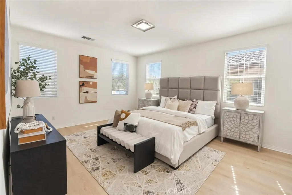 119 West Via Rua Flores