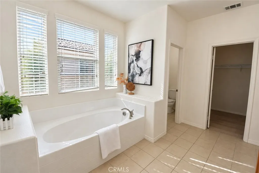 119 West Via Rua Flores