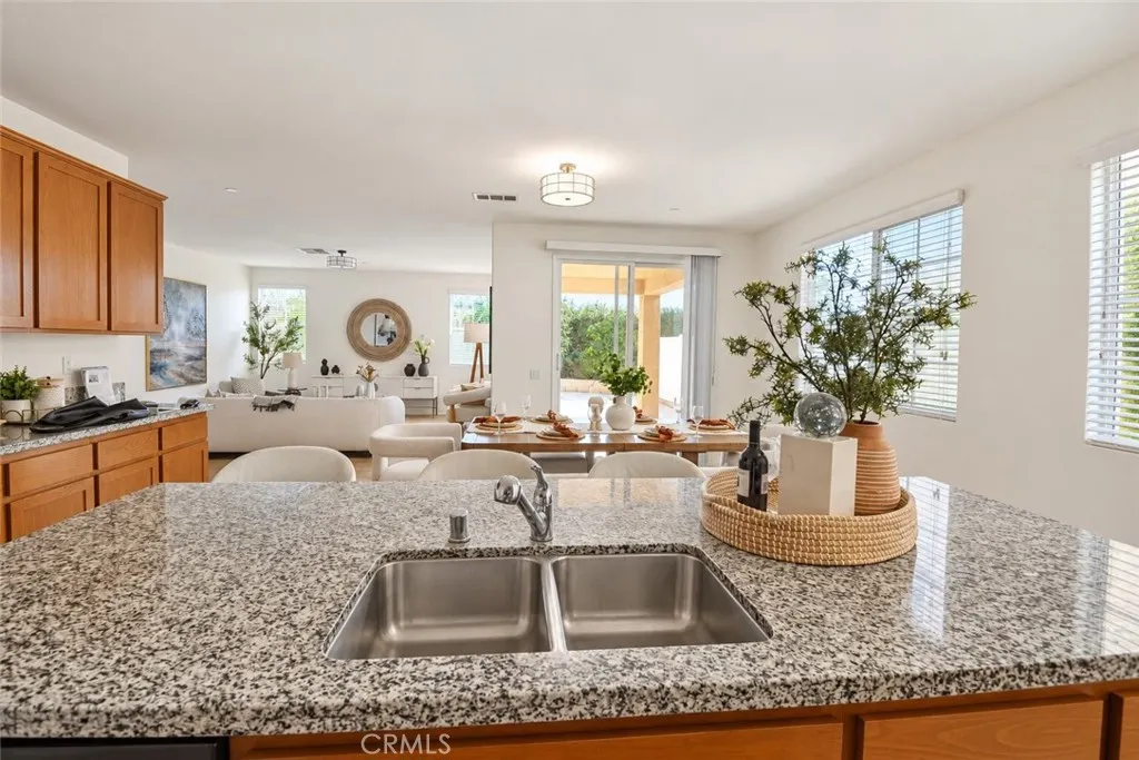119 West Via Rua Flores