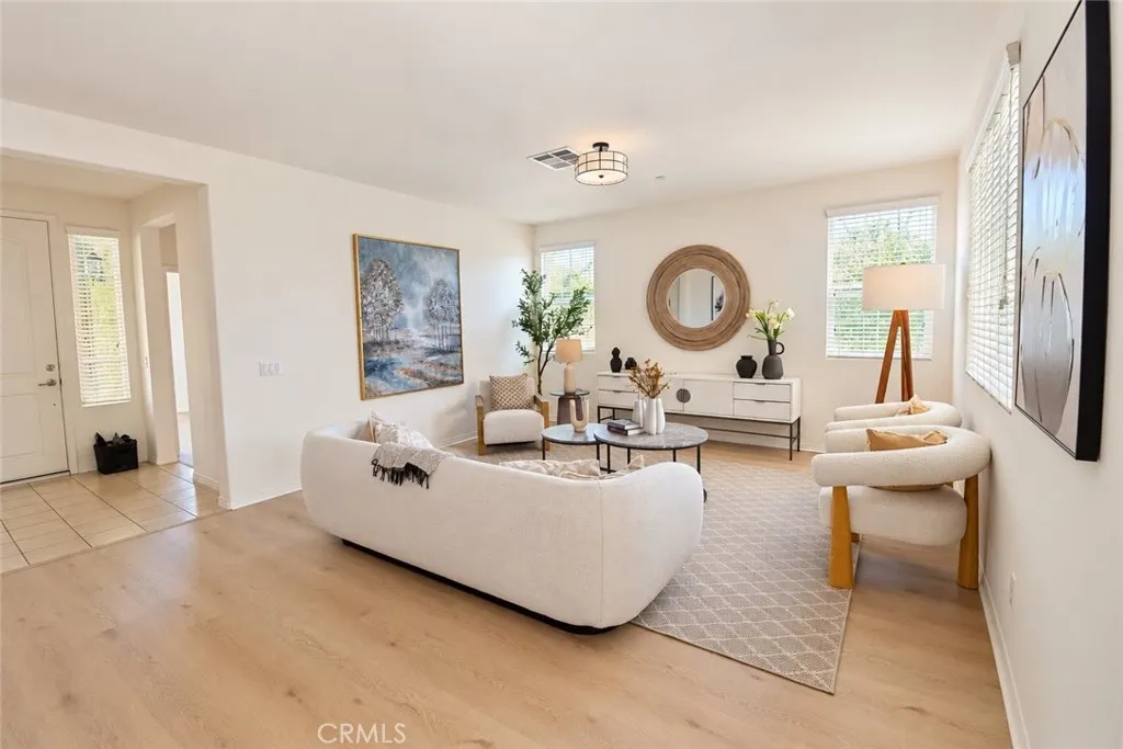 119 West Via Rua Flores