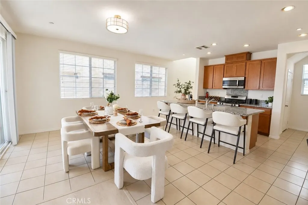 119 West Via Rua Flores