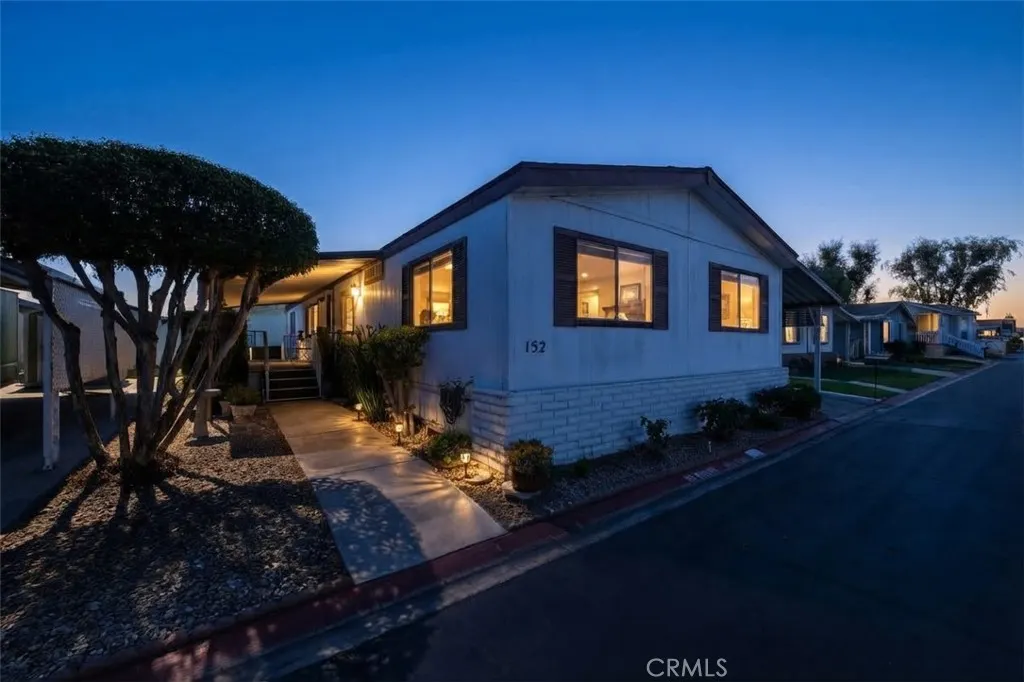 1456 E Philadelphia Street #152