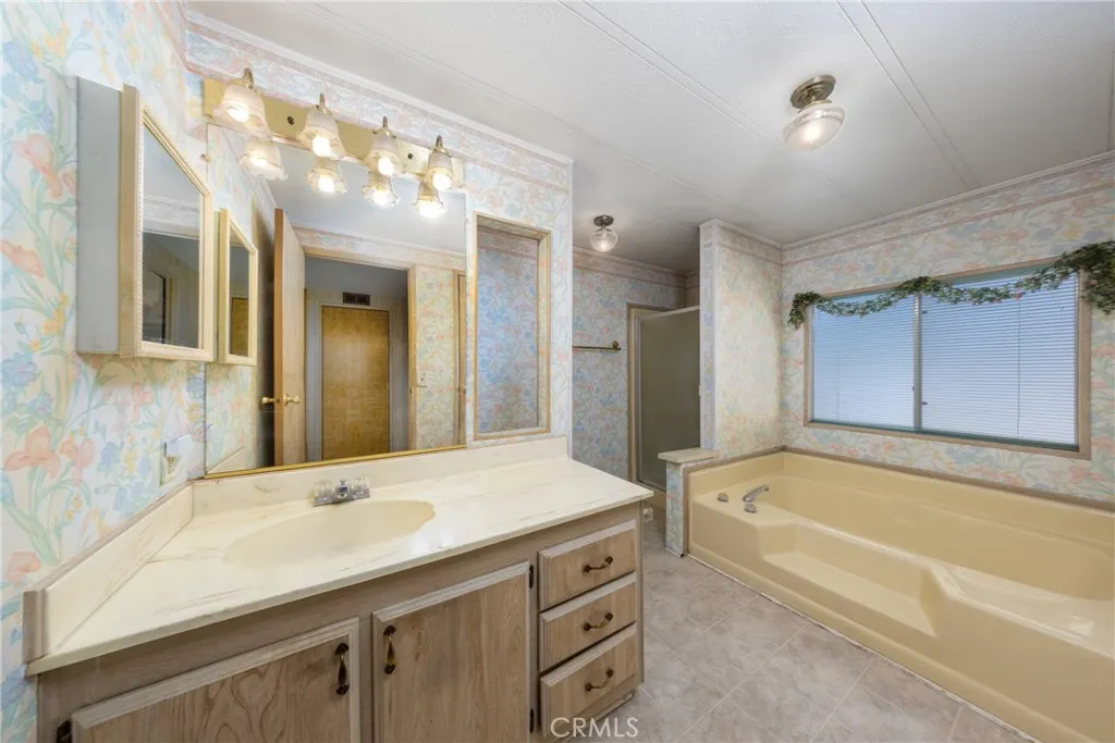 1456 E Philadelphia Street #152