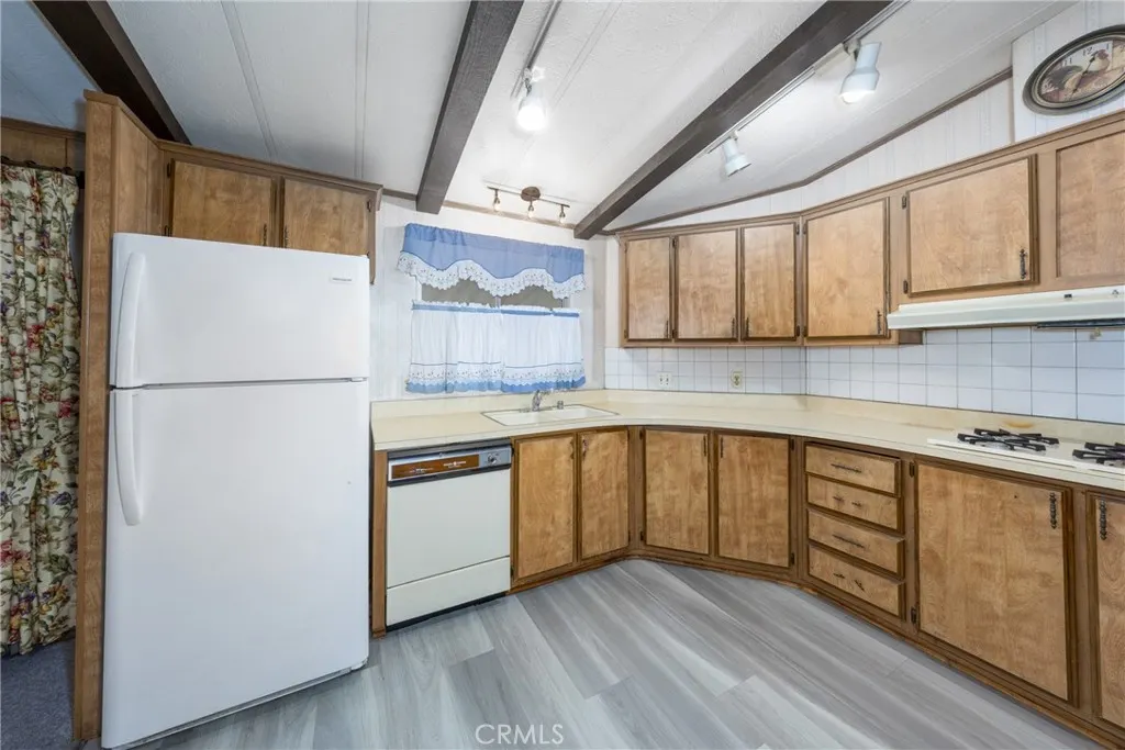 1456 E Philadelphia Street #152