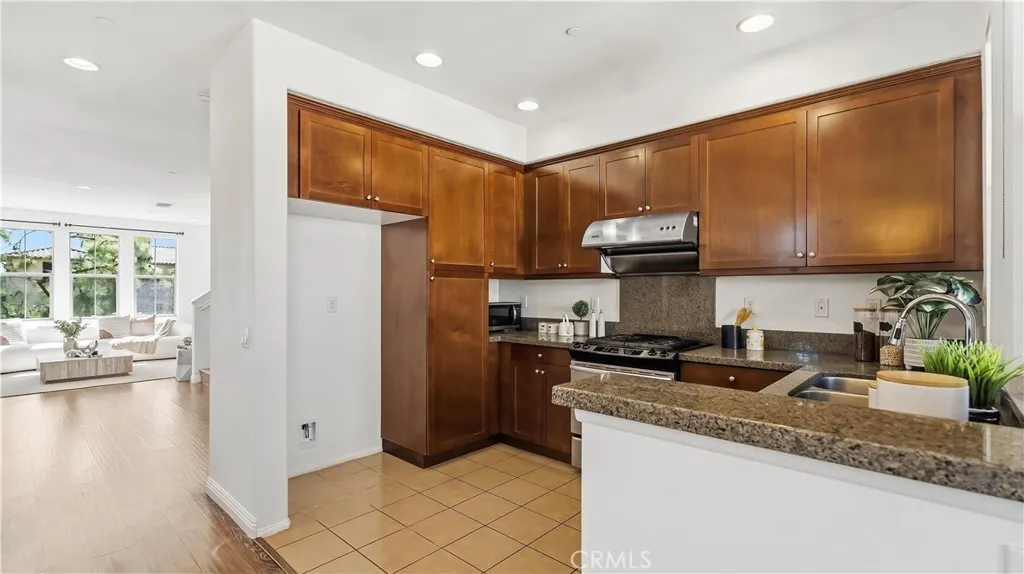827 The Promenade #F