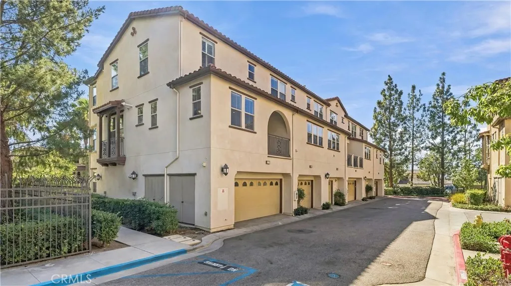 827 The Promenade #F