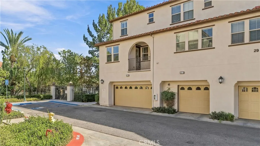 827 The Promenade #F