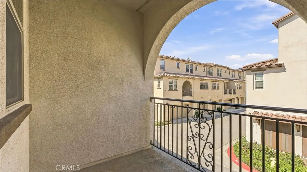 827 The Promenade #F
