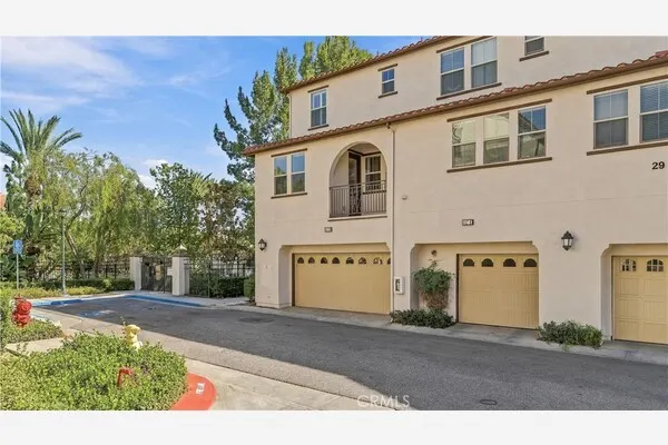 827 The Promenade #F