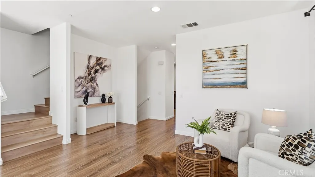 827 The Promenade #F