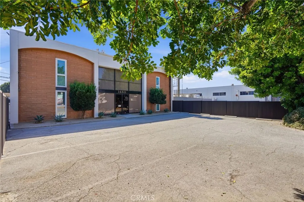 1450 W Industrial Park