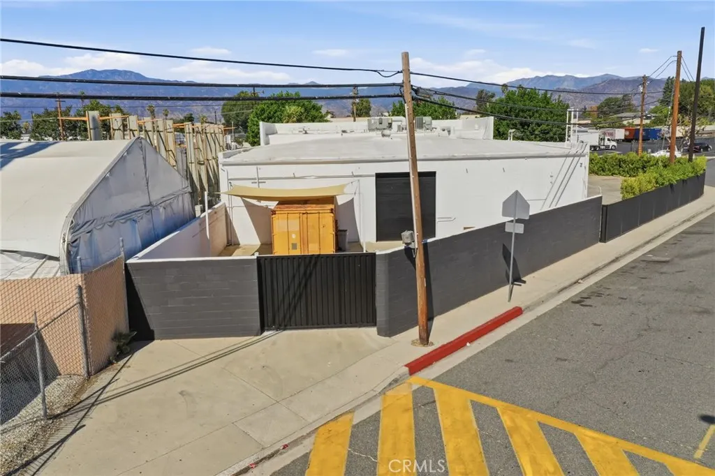 1450 W Industrial Park