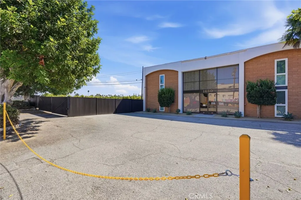 1450 W Industrial Park