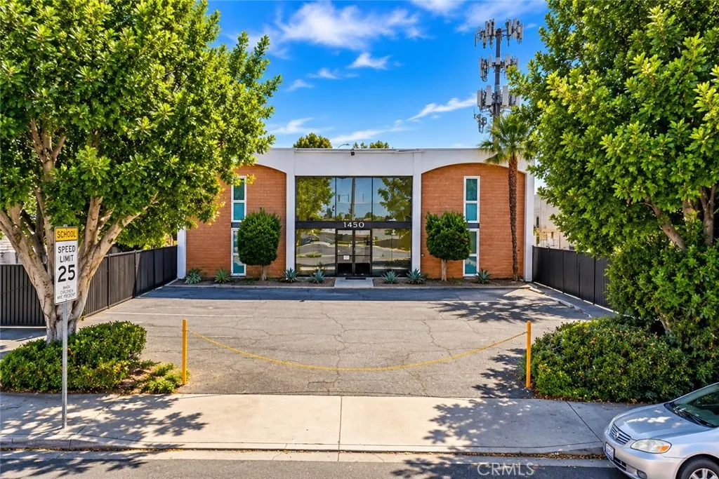 1450 W Industrial Park