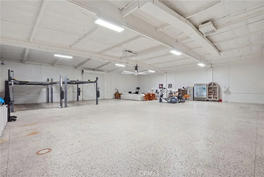 1450 W Industrial Park