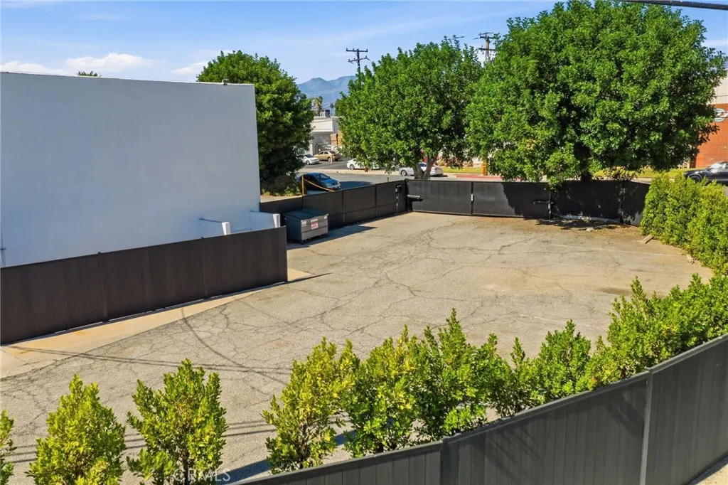 1450 W Industrial Park