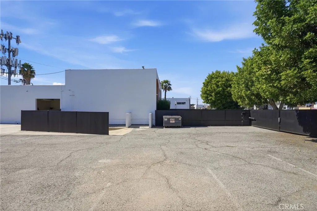 1450 W Industrial Park