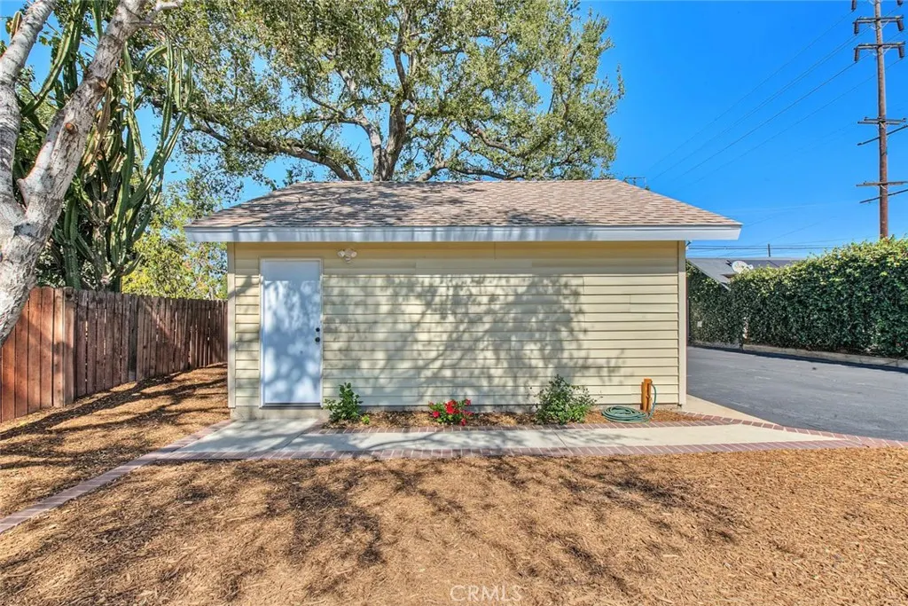 5086 Riverside Drive