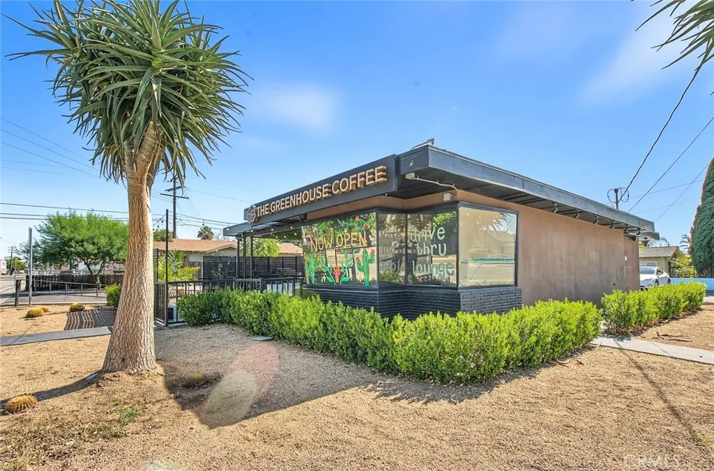 5086 Riverside Drive