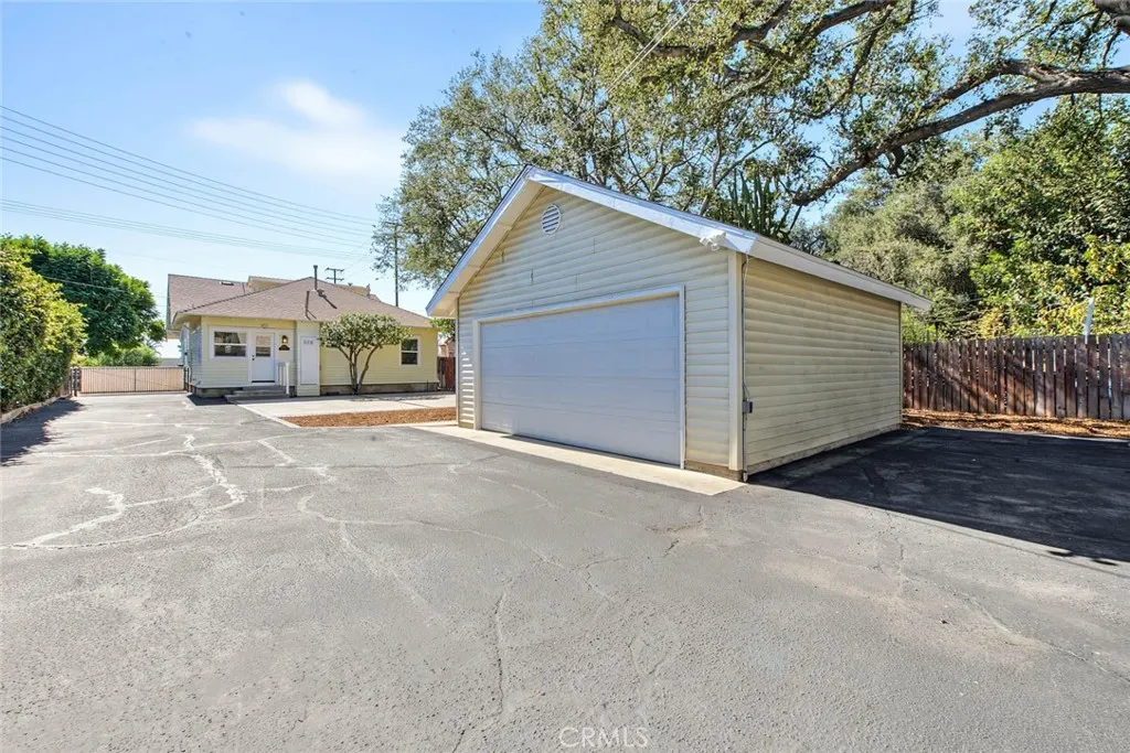 5086 Riverside Drive